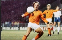 Huyền thoại Johan Neeskens đòi trả công 400 USD/giờ khi trả lời báo chí ở Việt Nam