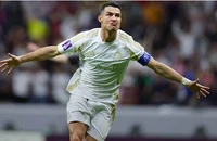 Siêu tiền đạo Ronaldo lại có cú đúp