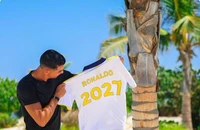 Chùm ảnh siêu sao Ronaldo ký hợp đồng mới với Al Nassr