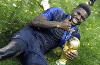 Nhà vô địch World Cup treo giày tuổi 31
