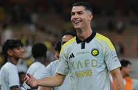 Hamidin tìm công lý cho bóng đá Malaysia; HLV bị sa thải vì thua Ronaldo liên tục