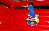 Messi tổ chức sinh nhật cho con trai, Beckham có chạnh lòng? 
