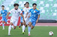 U-23 Việt Nam thua để mà thắng, bóng đá Malaysia bị cảnh sát sờ gáy