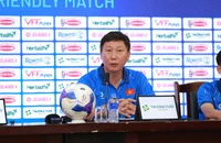 Gattuso uống thuốc an thần, đâu sướng như HLV Kim Sang-sik