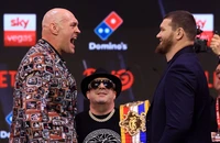 Tyson Fury - Arslanbek Makhmudov: “Khủng long” thách đấu