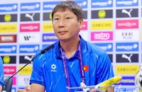 Mời HLV Kim Sang-sik, Kanchanaburi chứ không phải... Real Madrid