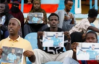 Người dân Somali đón trọng tài Omar Abdulkadir Artan trở về