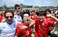 Xem fan Hàn Quốc tham gia World Cup mà... ước