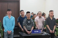 Nhóm cho vay lãi nặng đe dọa, tạt sơn nhà con nợ 