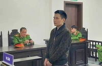 Lái xe đâm công an hất lên nắp capo ở phố Hạ Đình bị xử về tội giết người