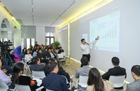 Giá bitcoin lập đỉnh trên 70.000 USD, cấm hay không cấm?
