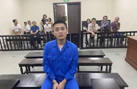 Đang ngồi ở thềm nhà, người đàn ông ở Hà Nội bị họ hàng xông vào hành hung