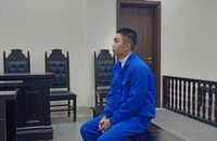 Đối tượng lái xe hất công an lên nắp capo lãnh án