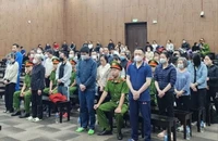Vợ bị xét xử, Nguyễn Đăng Thuyết trốn ở nước ngoài gửi đơn hứa sẽ về thi hành án 