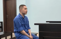 Vụ án xảy ra từ chuyện người lạ gõ cửa phòng của vợ