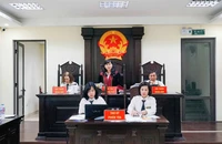 Bị cáo buộc sai phạm thu tiền dạy thêm, cựu nữ hiệu trưởng bật khóc tại tòa