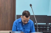 Tuyên án bị cáo bỏ trốn sau khi đánh nữ giám đốc, buộc lên xe ô tô, ép trả 9,8 tỉ đồng