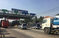 TP.HCM kiểm tra xe quá tải tại trạm thu phí An Sương - An Lạc