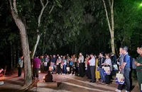 Trải nghiệm tour tham quan ban đêm 'Trăng Chiến khu' tại Địa đạo Củ Chi