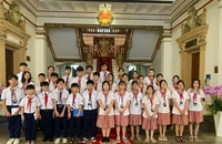 Tour tham quan trụ sở HĐND, UBND TP.HCM hút khách