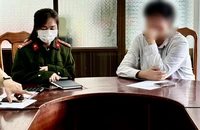 Thanh tra làm việc với 1 hướng dẫn viên Hàn Quốc hành nghề chui tại Đà Lạt