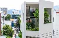 Khám phá ngôi nhà có lối kiến trúc xanh ấn tượng ở Nha Trang