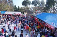 Nhộn nhịp hội chợ xuân tại trường tiểu học ở Lâm Đồng 