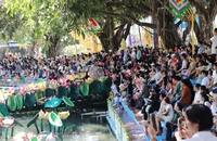 Mùng 2 Tết: Khách du lịch ùn ùn kéo đến khu vui chơi ở TP.HCM