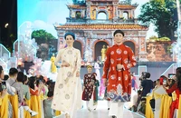 Lễ hội Áo dài TP.HCM hút khách quốc tế