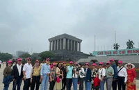 Nhiều đoàn khách mở hàng du lịch dịp lễ 30-4