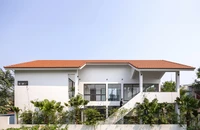 Ngôi nhà hình chữ U, cầu thang bay ở TP Ninh Bình
