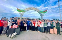 Bộ đội biên phòng TP.HCM đưa sĩ tử vượt biển dự thi tốt nghiệp THPT