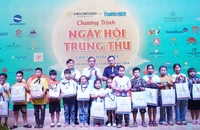 500 trẻ em mồ côi do dịch COVID-19 được vui tết Trung thu