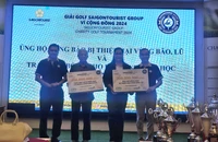 Quyên góp 200 triệu đồng hỗ trợ vùng bão lũ và 400 suất học bổng từ giải golf vì cộng đồng