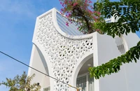 Ngôi nhà có mặt tiền cong tựa như mặt trăng