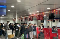 Sân bay Tân Sơn Nhất ngày cuối năm: Khách tăng mạnh nhưng không ùn ứ