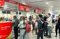 Sân bay Tân Sơn Nhất nhộn nhịp hành khách về quê ăn Tết