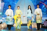 Ngắm hàng trăm bộ áo dài khoe sắc trong đêm khai mạc Lễ hội Áo dài TP.HCM