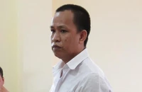 Hy hữu: Hoãn xử tử tù vì tên cha bị cáo... sai