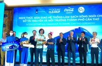 Cần Thơ có tàu thu gom rác tự động trên sông