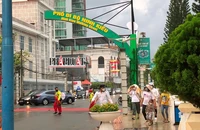 Cần Thơ: Nhiều người đội mưa dự lễ ra mắt phố đi bộ Ninh Kiều