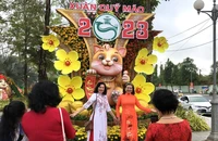 Nhiều người ‘check-in’ sớm tại vườn hoa nghệ thuật Cần Thơ năm 2023