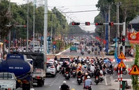 Bất cập nút giao có vòng xoay còn lắp đèn giao thông ở Cần Thơ