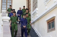 Hoãn xử phó chủ tịch huyện vụ gây thiệt hại gần 4 tỉ do hỗ trợ người bị thu hồi đất sai