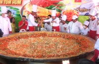 Lễ hội bánh dân gian Nam Bộ: Độc đáo bánh xèo 100 con tôm hùm, bánh chưng hơn 1 tấn 