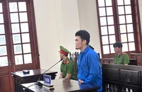 Đang nghe tuyên án vụ gây rối trật tự công cộng, lại phạm tội gây rối trật tự phiên tòa