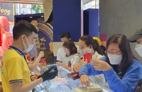 Giá vàng phục hồi sau cú giảm sâu, vàng trong nước vẫn cao hơn thế giới 30 triệu