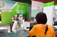 Lãi suất huy động đồng loạt đi xuống, mở dư địa giảm lãi vay