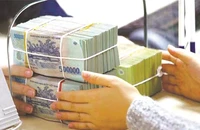 Lượng tiền gửi tiết kiệm tăng mạnh bất chấp lãi suất không hấp dẫn
