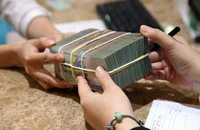 Lãi suất cho vay tiếp tục 'rơi', có nơi giảm 3,6%